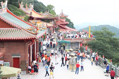 漫步洛陽(yáng)橋 、徜徉仙公山 國(guó)慶黃金周洛江各景區(qū)游人如織